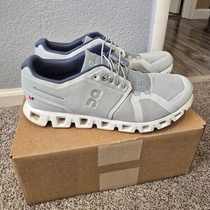 Womens On Running Cloud 5 tennis shoes sz 10